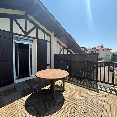 Charmante Maison Moderne Avec Terrasse Et Parking, Coeur De - Fr-1-239-1132 * Biarritz